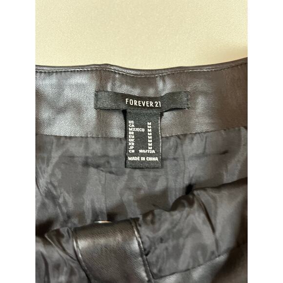 Forever 21 faux leather mini skirt - excellent condition- size medium - Picture 1 of 5